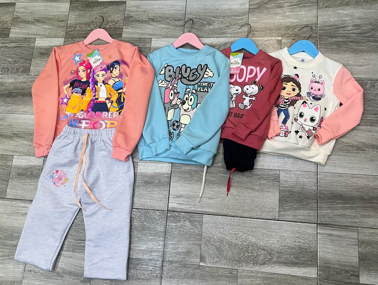 Sudadera cuello redondo estampada niña